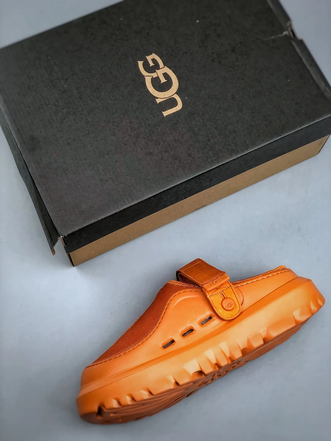 💰440 support store L/UGG summer new snow answer SKTA classic simple, comfortable and versatile, fashionable and casual, thick sole, comfortable, lightweight and breathable clog shoes, silent, wear-resistant and anti-wear. It is a vitality bomb in summer, full of youthful vitality, mesh material is breathable and light, super cool to wear in summer. Adjustable buckle design, convenient and considerate. The thick sole is non-slip and makes walking stable. Whether you are playing on the beach or strolling in the city streets, it can make you full of energy and become the center of attention ~ Size: 38-44